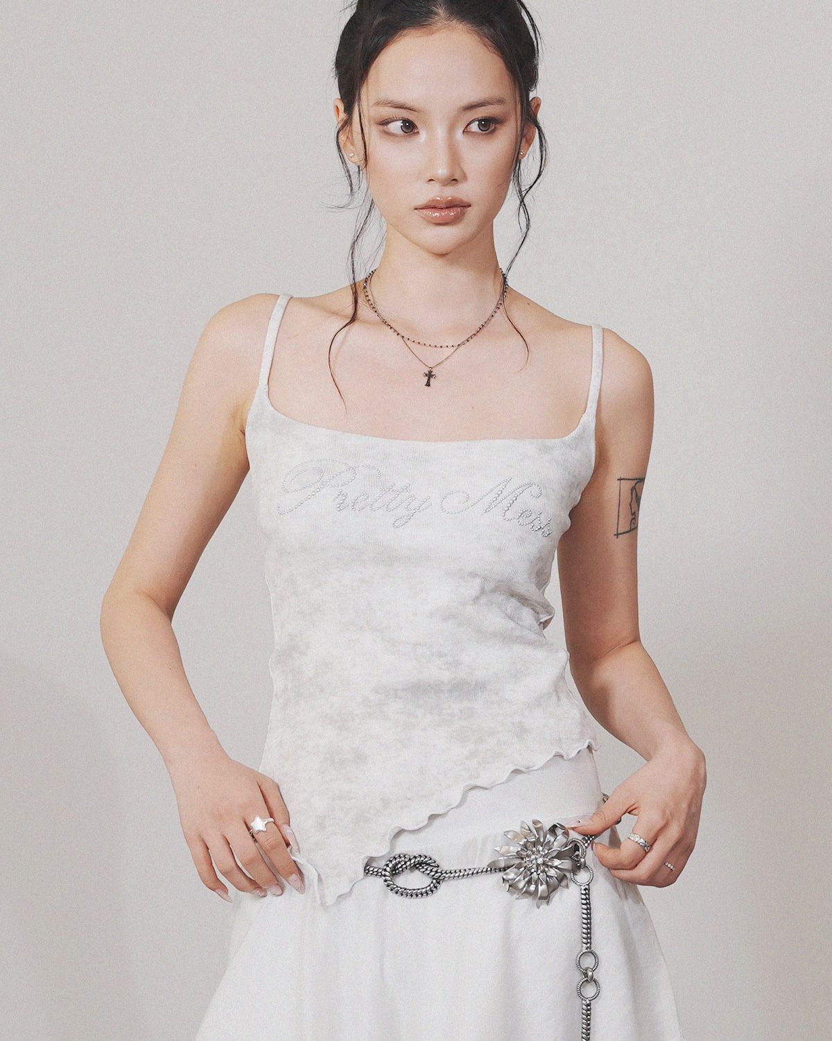 여린(YEORIN) Pretty Mess Tank (White)