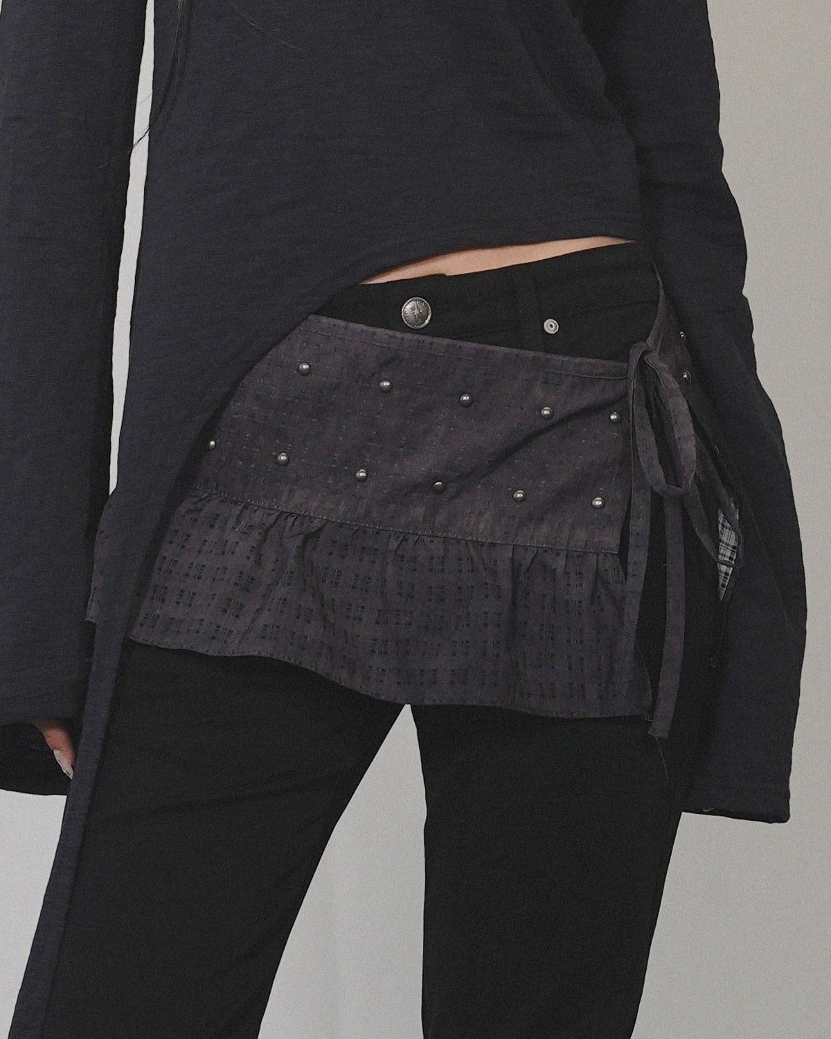 여린(YEORIN) Stud Layered Wrap Skirt (Charcoal)