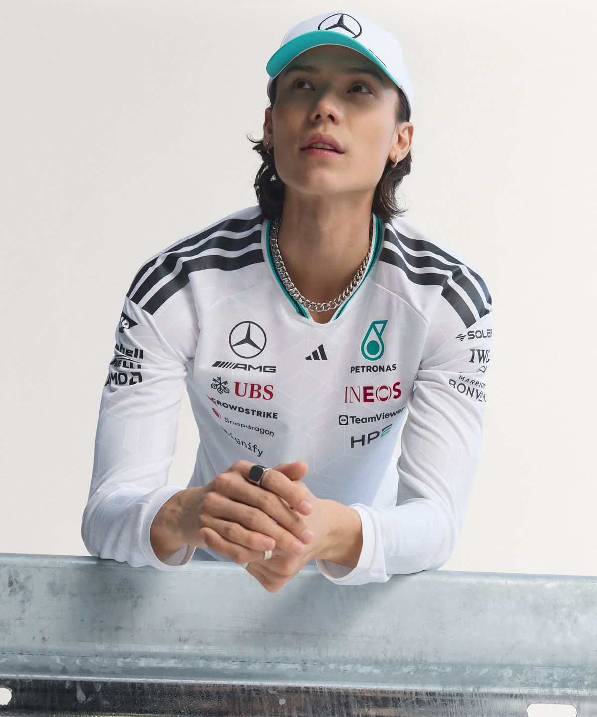 아디다스(ADIDAS) 메르세데스 - AMG F1 팀 드라이버 저지 어센틱 롱 슬리브 KE5308
