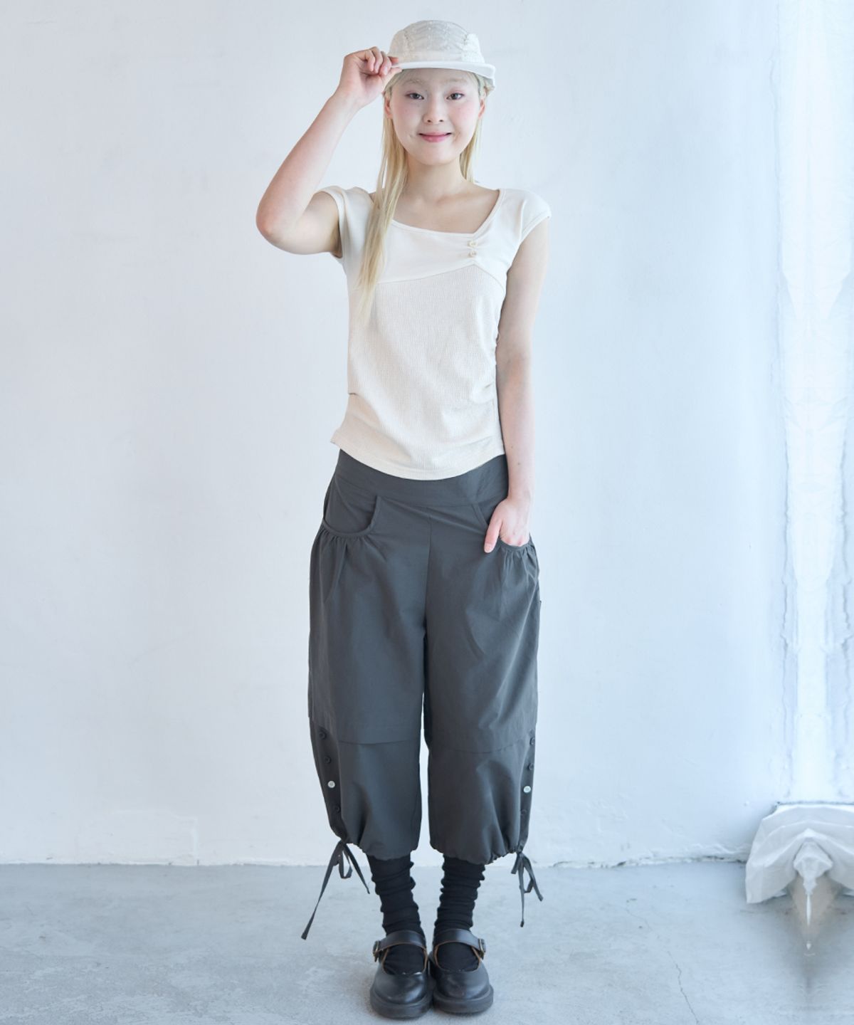 오피쉬(OAFISH) Pocket Shirring Capri Pants, Charcoal