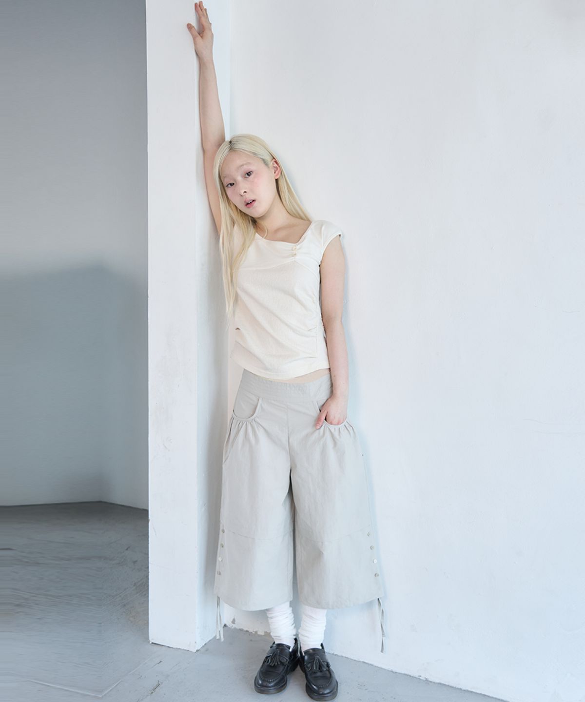 오피쉬(OAFISH) Pocket Shirring Capri Pants, Beige