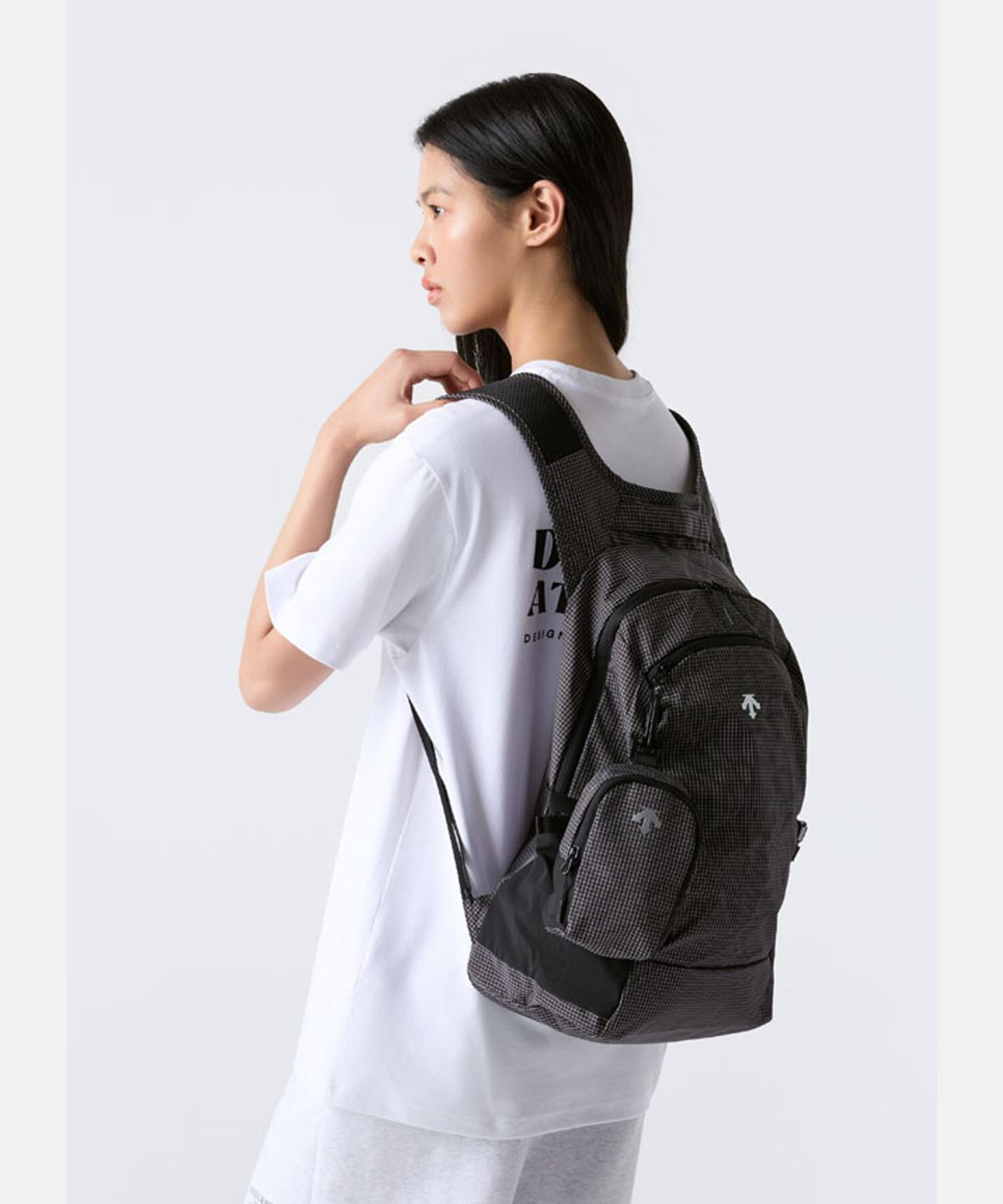 데상트(DESCENTE) 라이트웨이트 립 백팩 (19L 파우치 구성) 블랙 B 타입 SR323UBP71