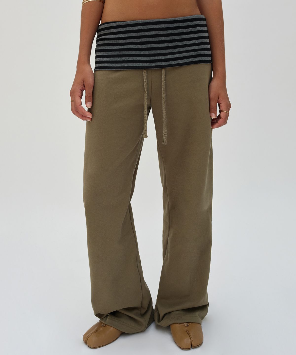 스웨이드(SUADE) LAYERED LONG PANTS [KHAKI]