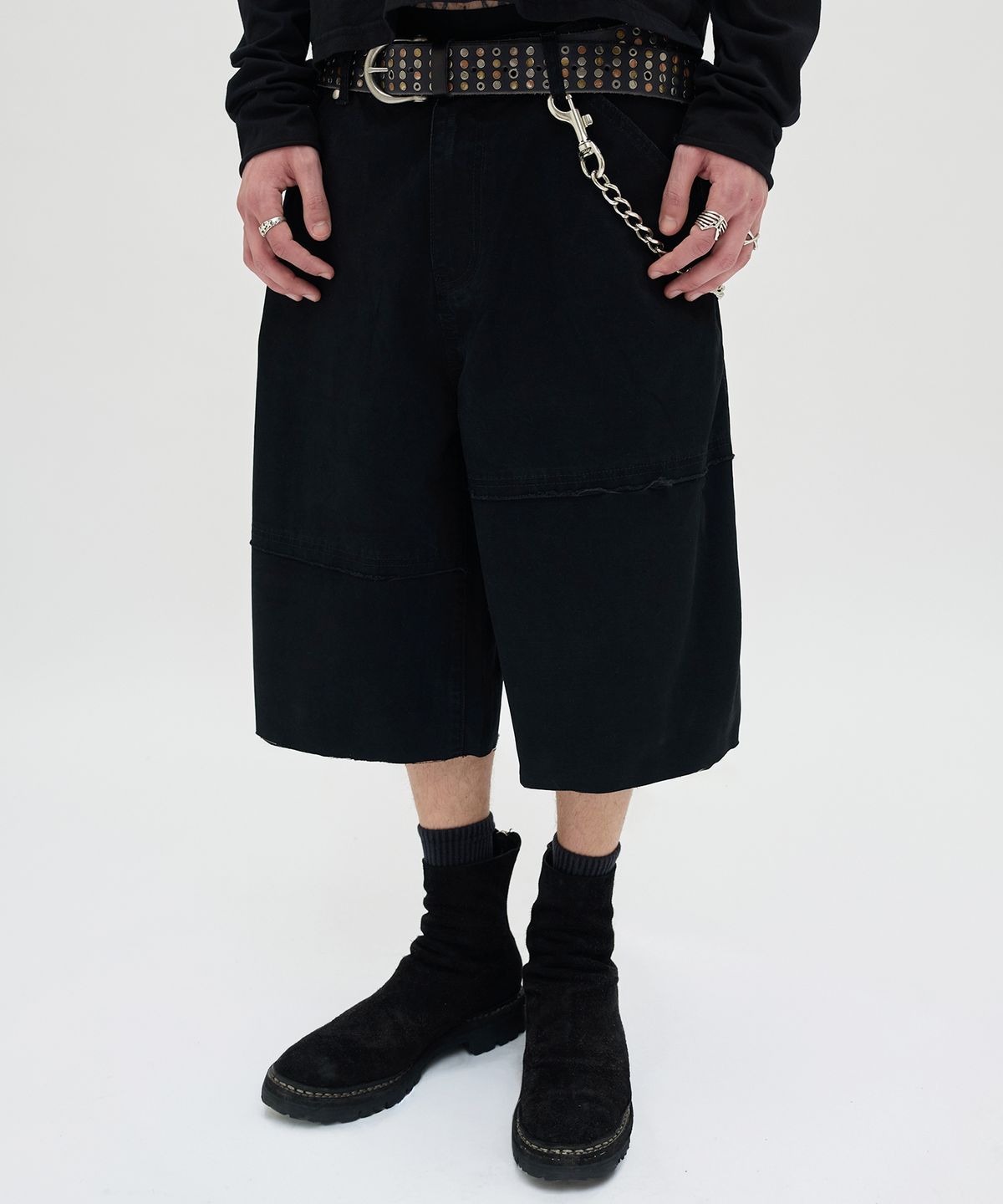스웨이드(SUADE) CUT EDGE SHORTS [BLACK]