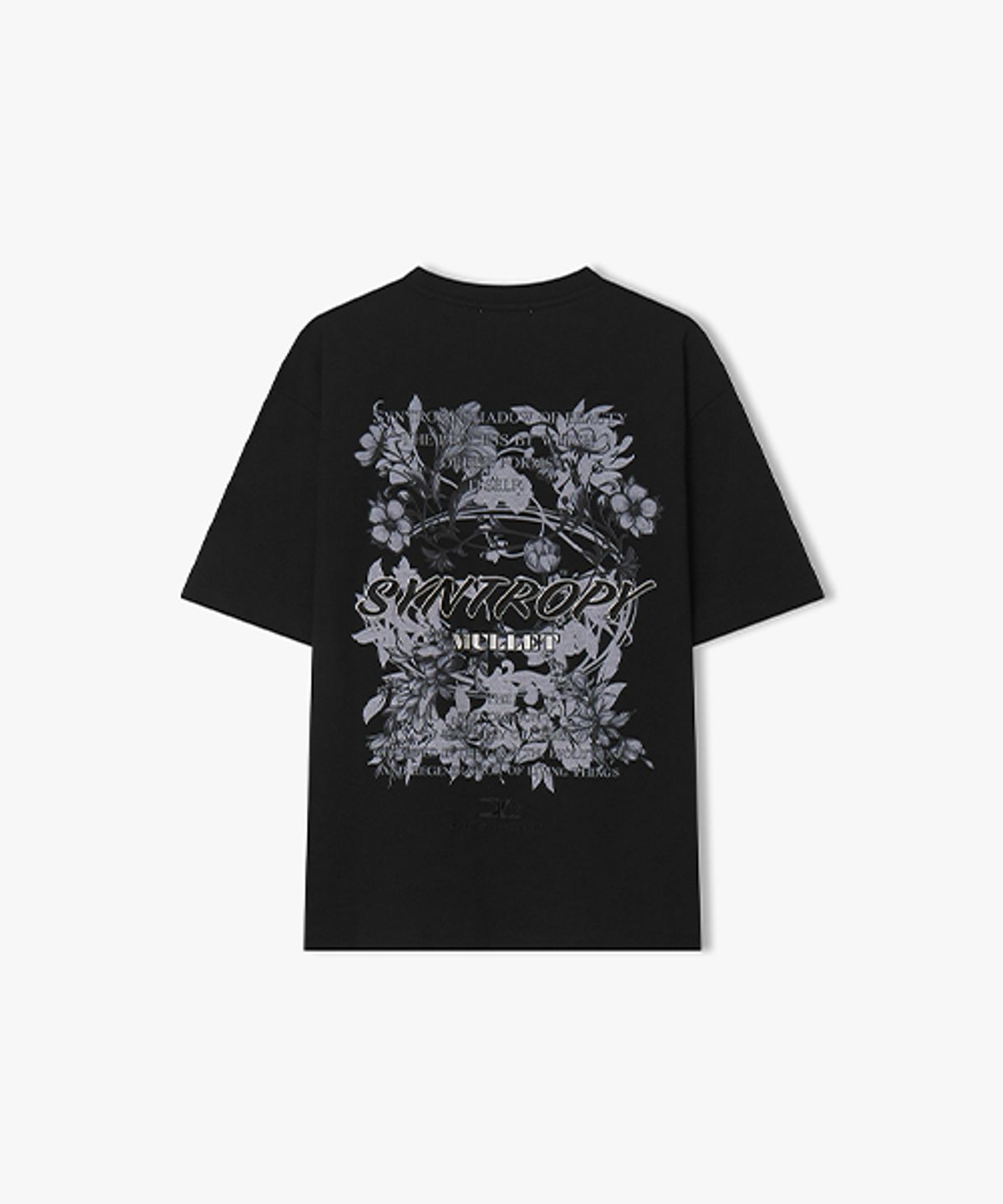 리버클래시(LIBERCLASSY) [26SS] LMM42706 블랙 플라워 레터링 믹스 아트웍 티셔츠