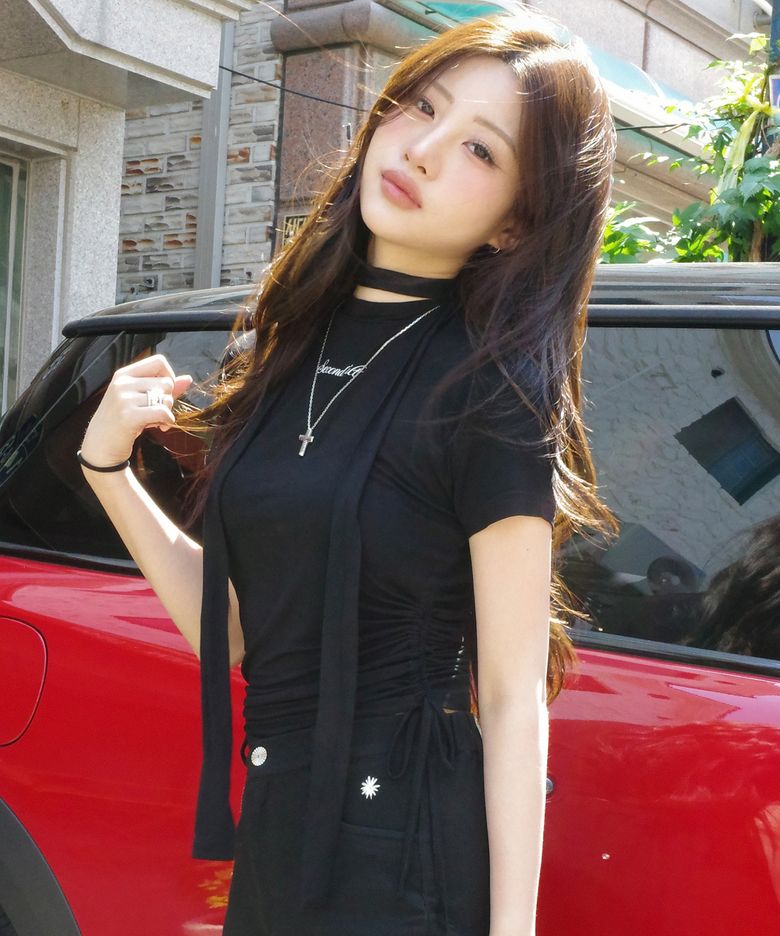 [소올 PICK] 셔링 초커 하프넥 티셔츠 (블랙)