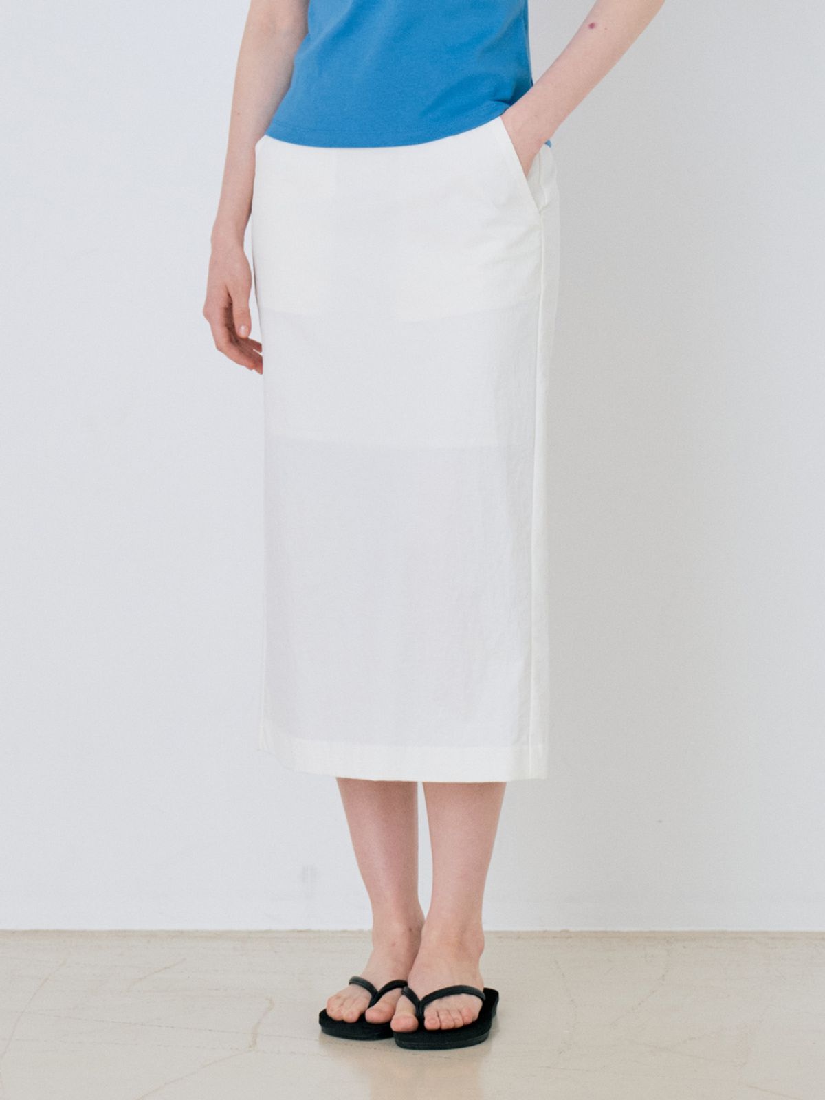 르세지엠(LESEIZEME) Classic Nylon Pencil Midi Skirt - Ivory