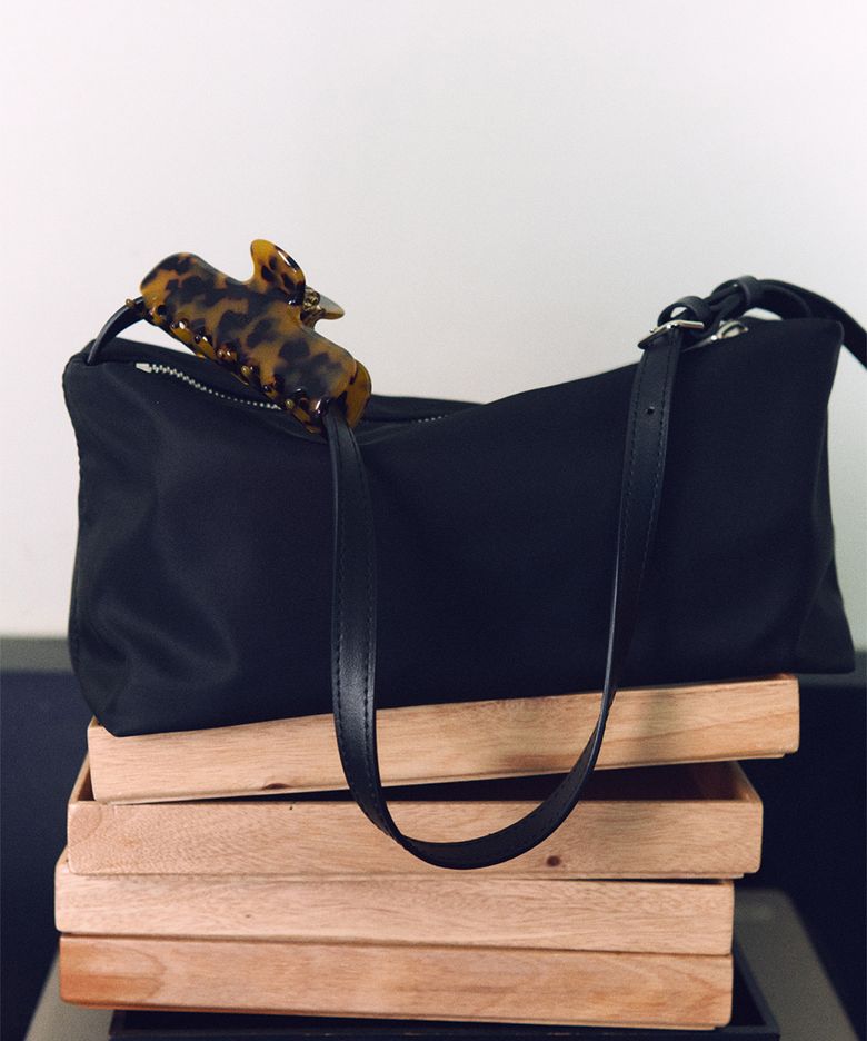미누 나일론 숄더백 Minu Nylon Shoulder Bag_Black
