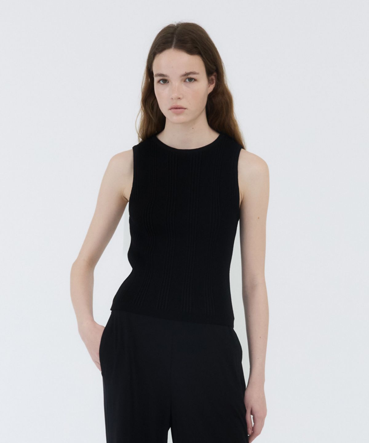 지비에이치 어패럴(GBH APPAREL) RIBBED SLIM SLEEVELESS TOP / BLACK