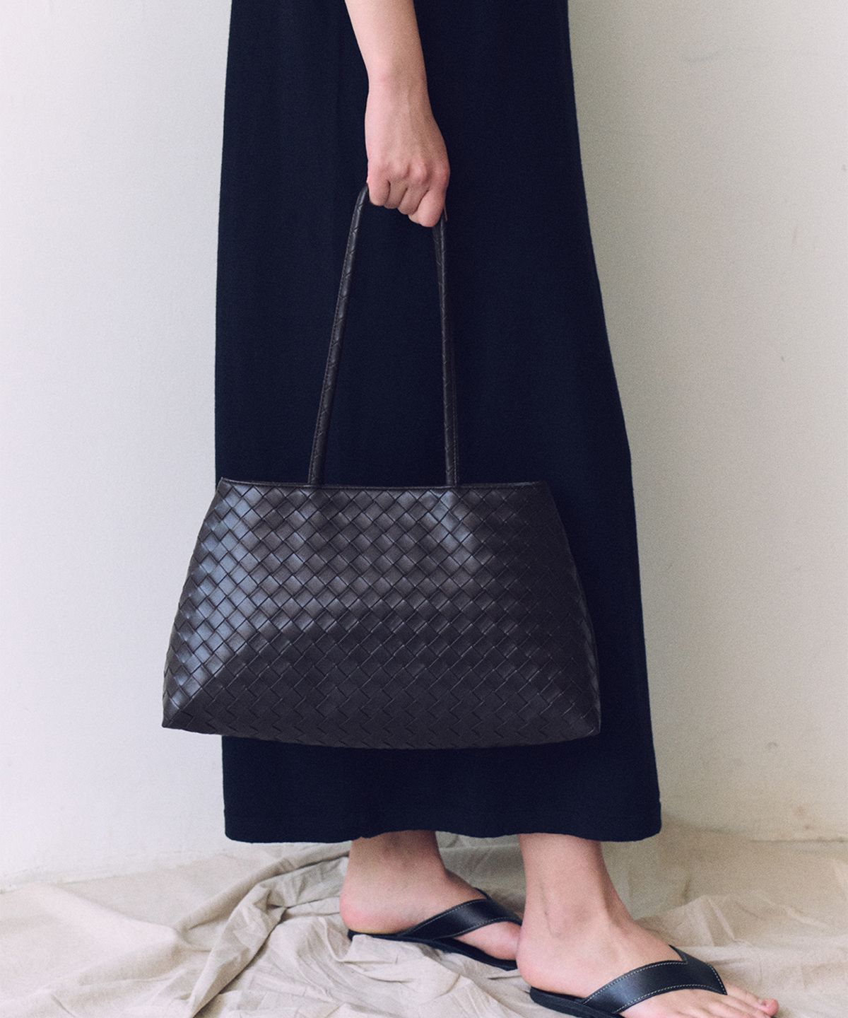 오브히(OVHEE) 아든 위빙 숄더백 Arden Weaving Shoulder Bag_Dark Brown