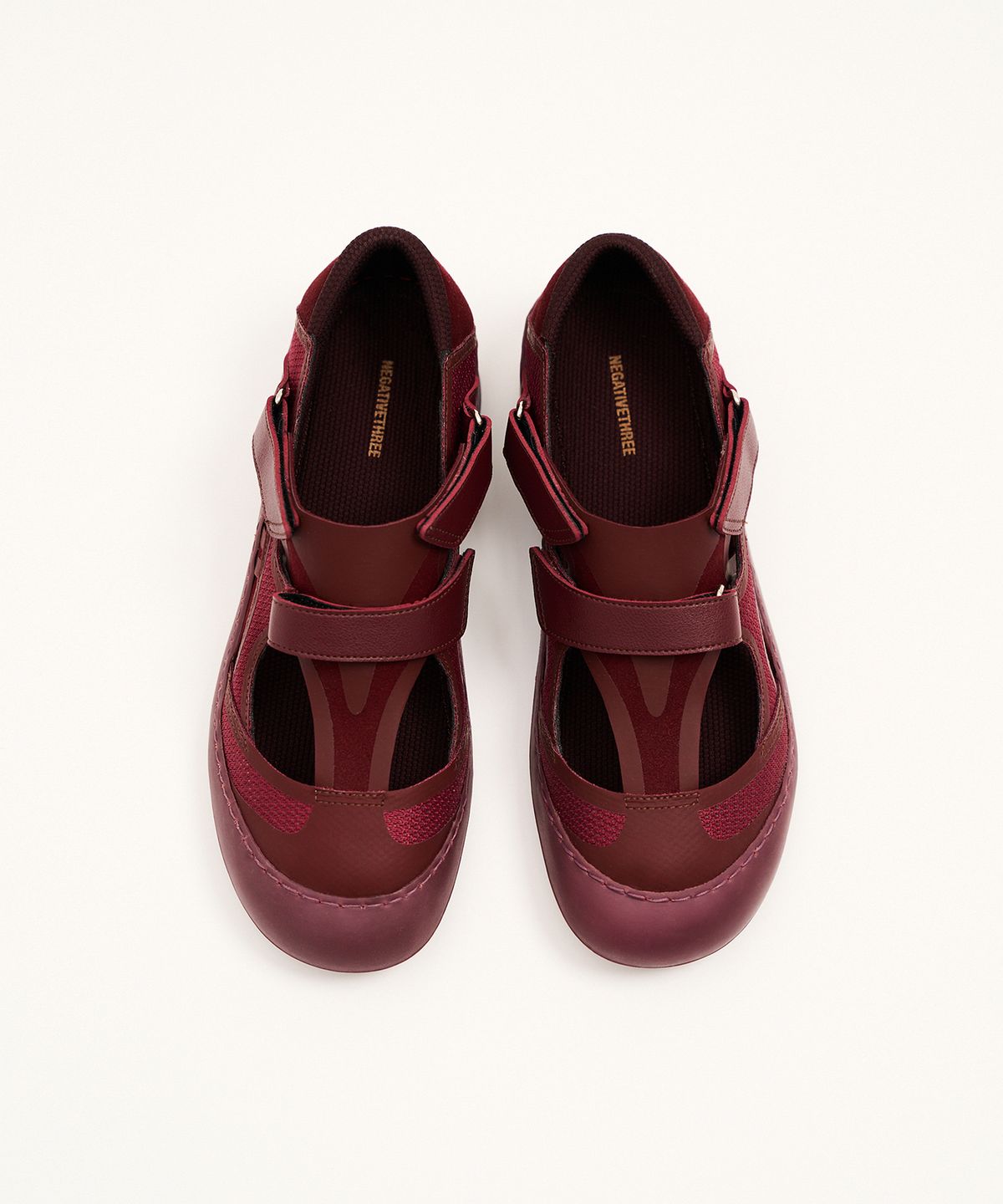 네거티브쓰리(NEGATIVETHREE) VERT ARC Sandals_Red Wine