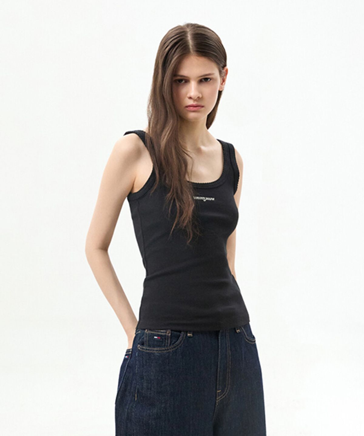 타미진스(TOMMY JEANS) 슬림 스크립트 립 탱크탑 (T32G6TTO14TWT1BDS)