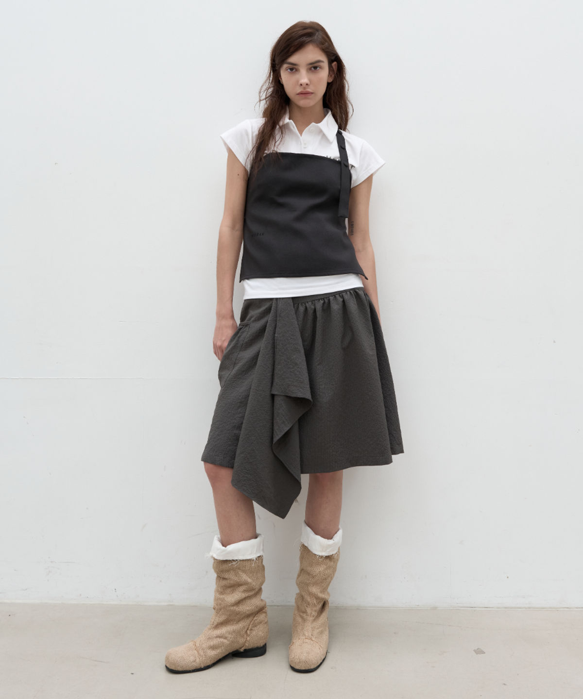 서란(SEORAN) Unbalance Drape Skirt_Charcoal