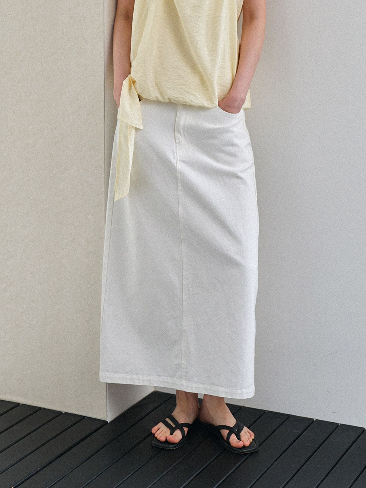 헌치(HUNCH) Semi A-Line Denim Skirt