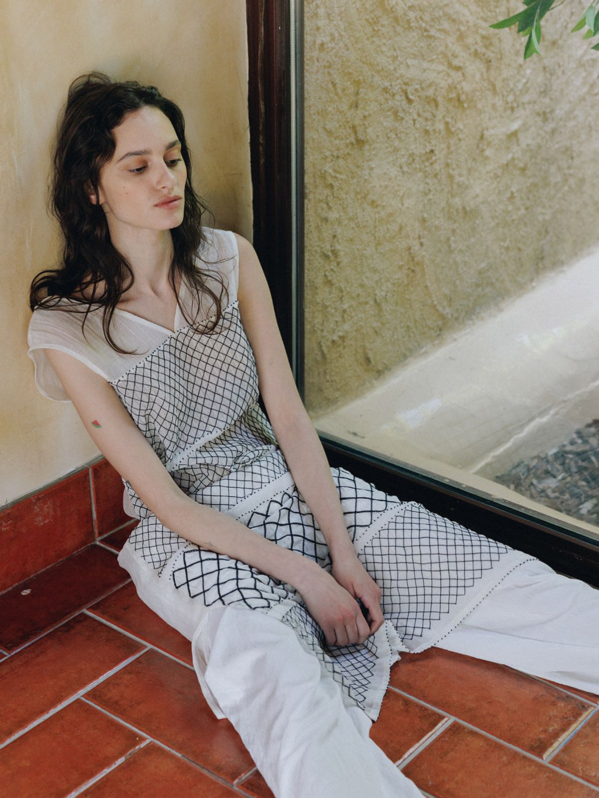 헌치(HUNCH) Hand Embroidered Silk Layered Dress