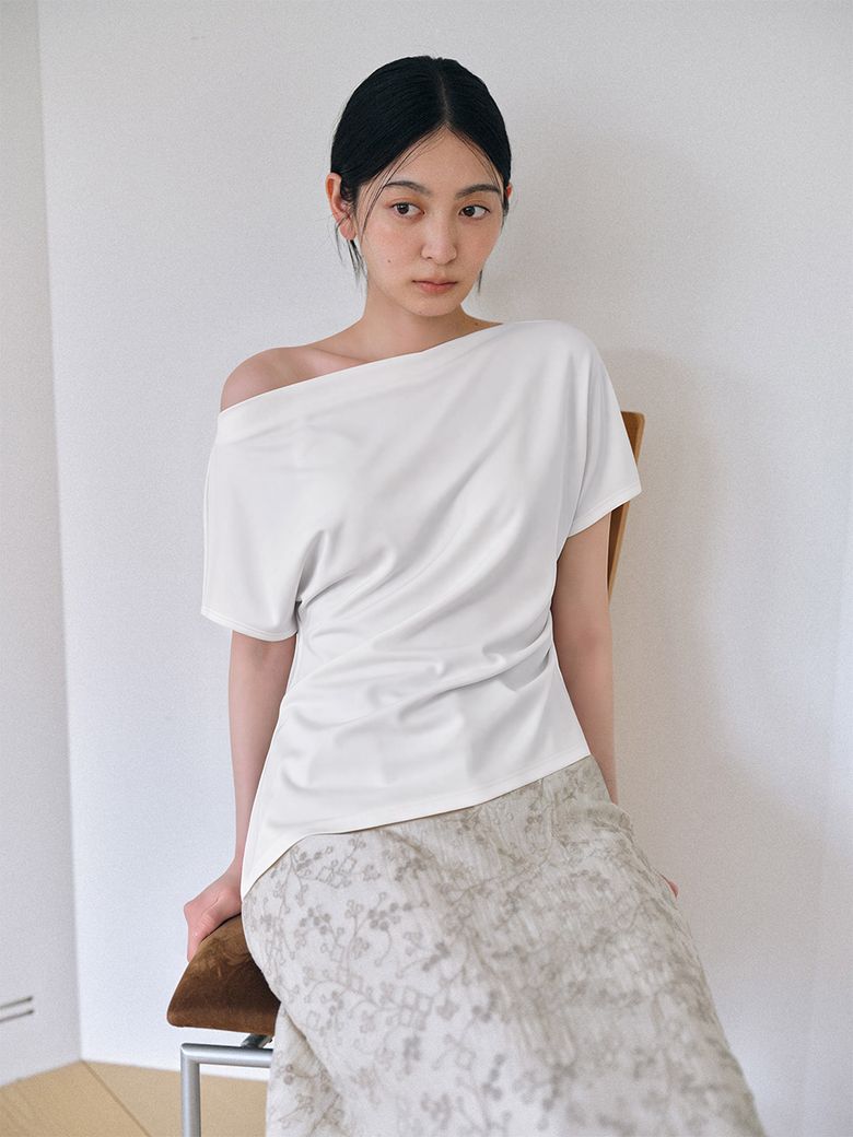 Diagonal Hem Slit T-Shirt (2color)