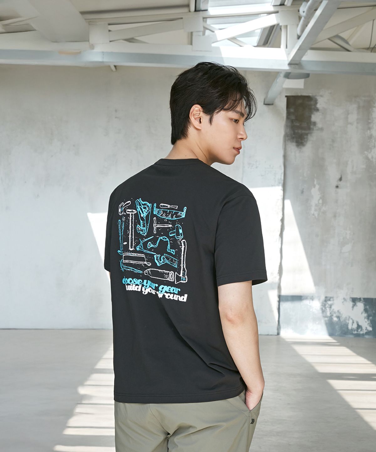 윌비랩(WILLBE LAB) 툴 그래픽 반팔 티셔츠 (BK)