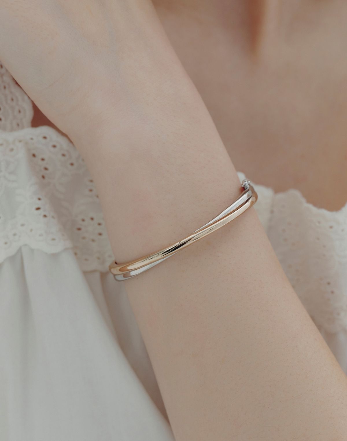 이에르로르(HYERES LOR) [Premium Plating] 수브니 AB(C) 트위스트 뱅글 HL6B65610CB