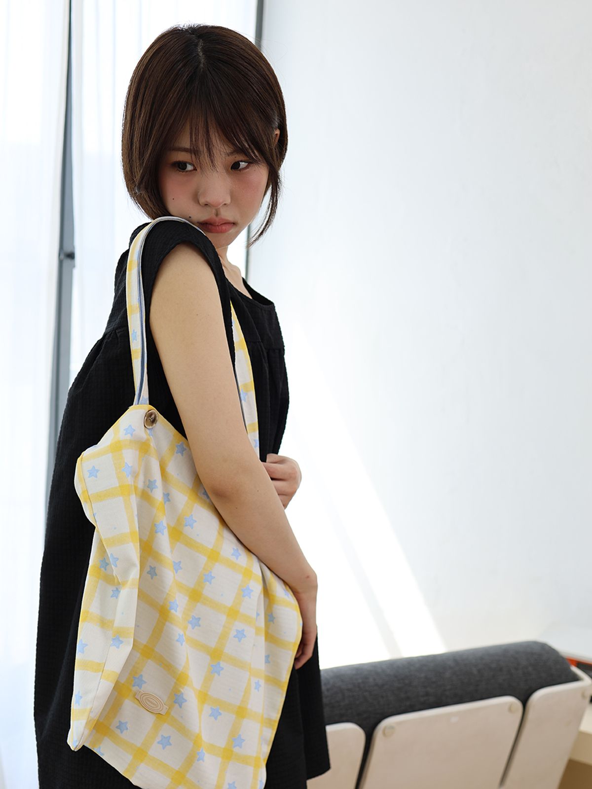 무음(MUWM) 플립 슬리브 리버시블 숄더백 Flip Sleeve Shoulder Bag (Yellow Sherbet)