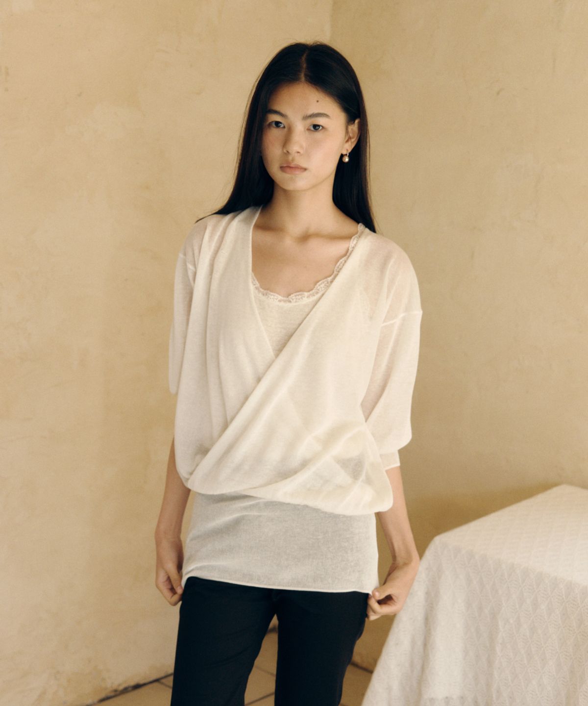 솔티페블(SALTY PEBBLE) SHEER WRAP KNIT TOP [WHITE]