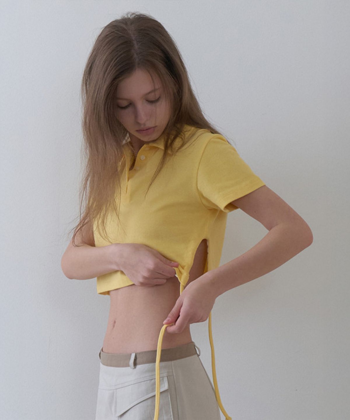 그리트(GREET) 베이시 트임 스트랩 카라 티_Baisy Top_Yellow