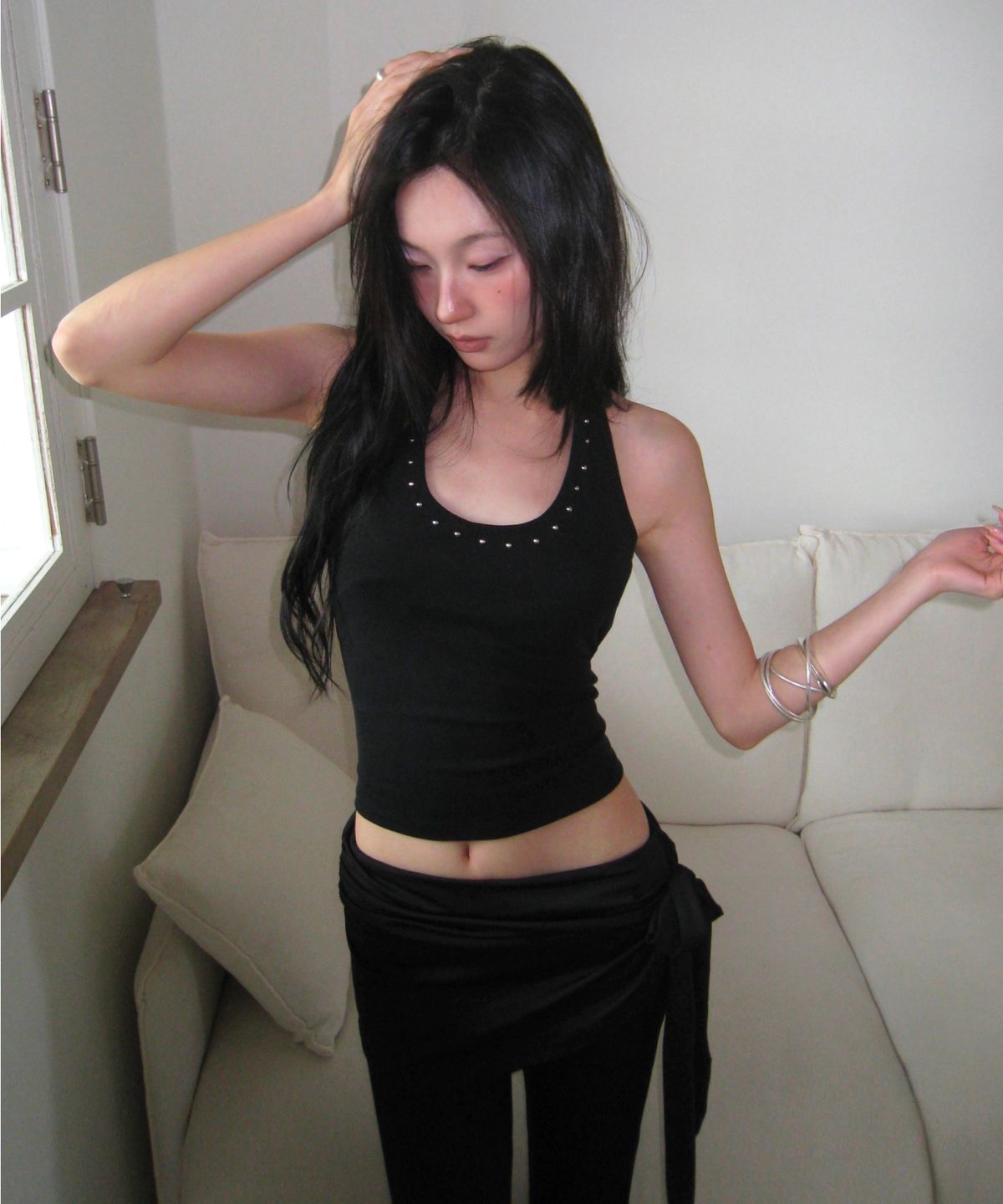 미쏘(MIXXO) 스터드 홀터넥 슬리브리스_MIWHNG709A
