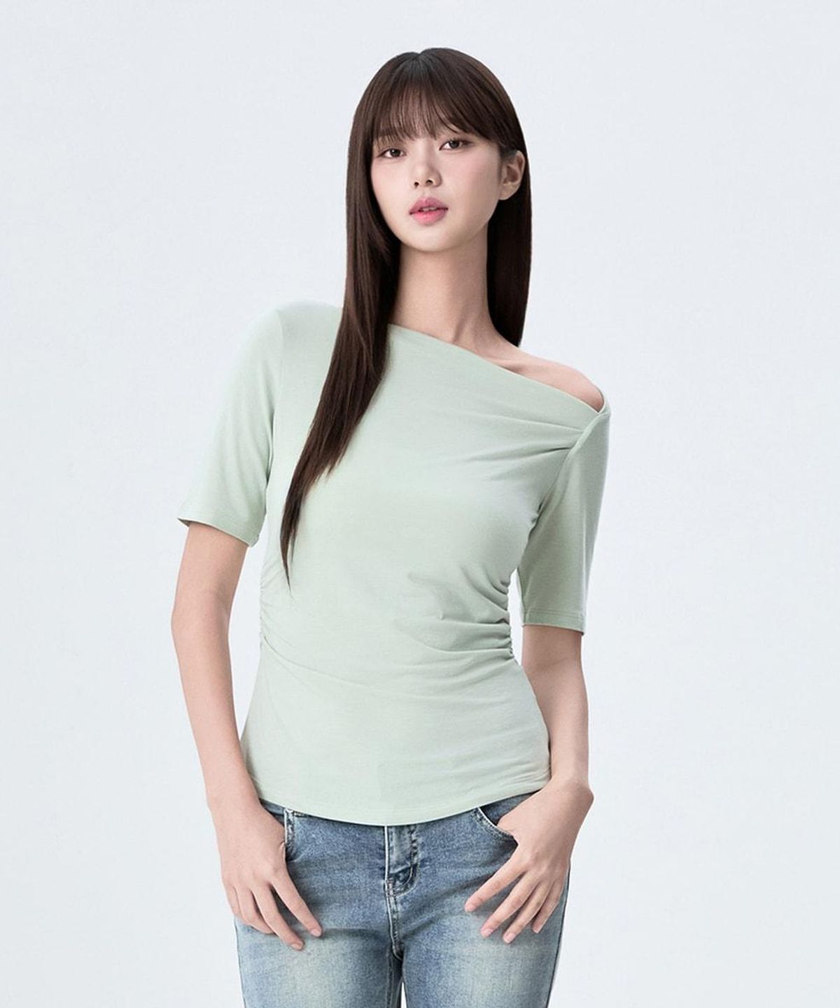미쏘(MIXXO) 사선넥 셔링 반팔 티셔츠_MIWHWG729A