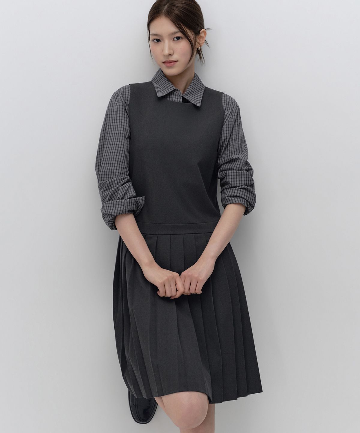 무신사 스탠다드 우먼(MUSINSA STANDARD WOMAN) 우먼즈 플리츠 미디 드레스 [그레이]