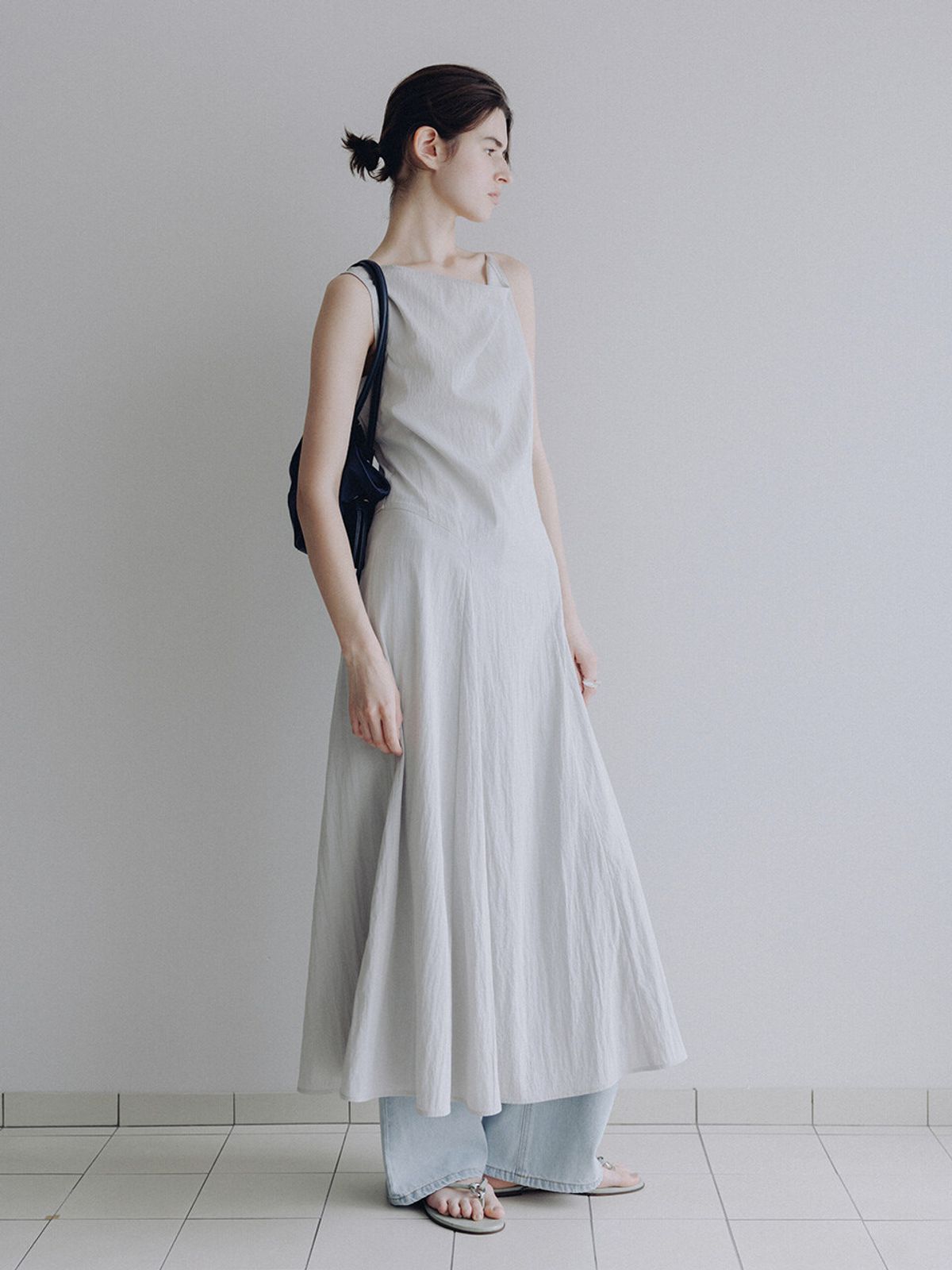 루에브르(LOEUVRE) Asymmetric Cowl Sleeveless Solid Dress SW6MO793-12