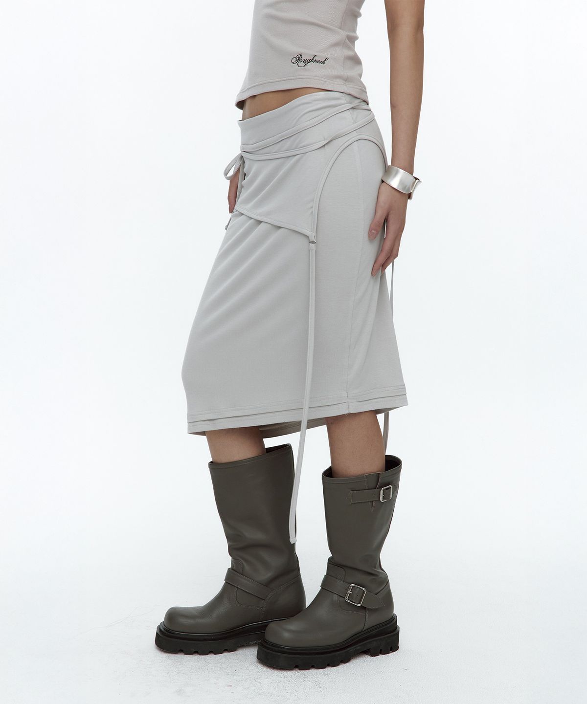 러프넥(ROUGHNECK) Asymmetric Panel Skirt Fog