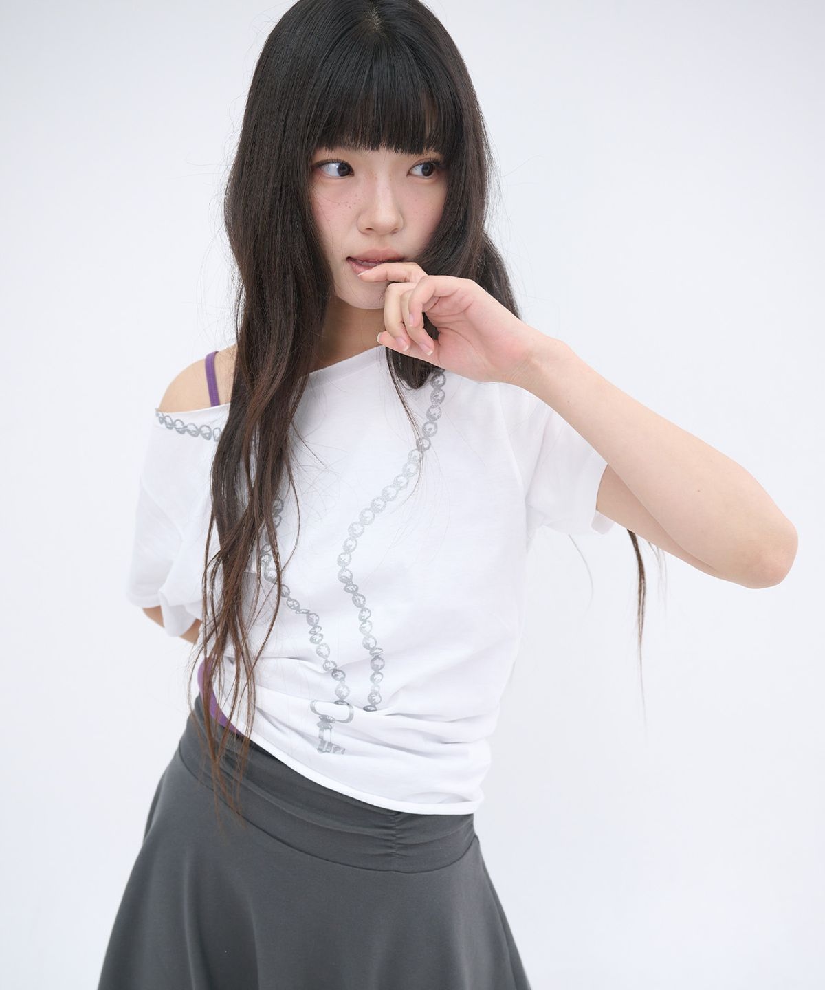 잇자바이브(ITZAVIBE) GLITTER KEY OFF SHOULDER - WHITE