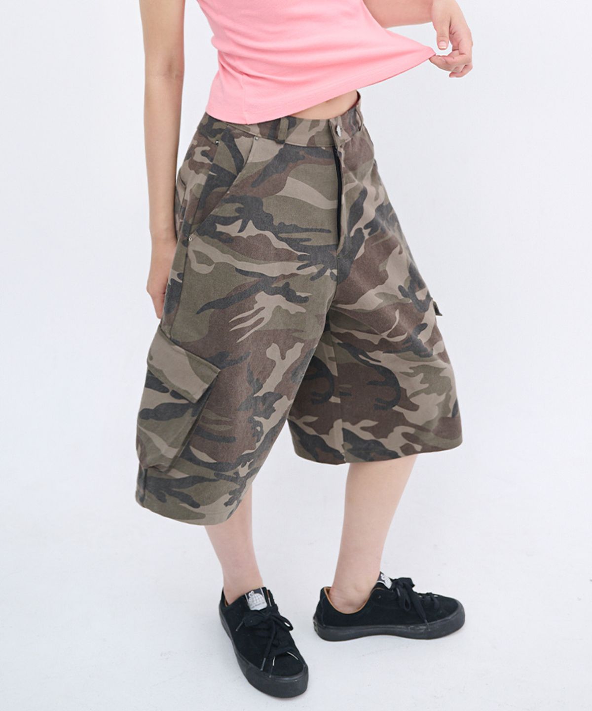 잇자바이브(ITZAVIBE) CAMO SIDE POCKET BERMUDA PANTS