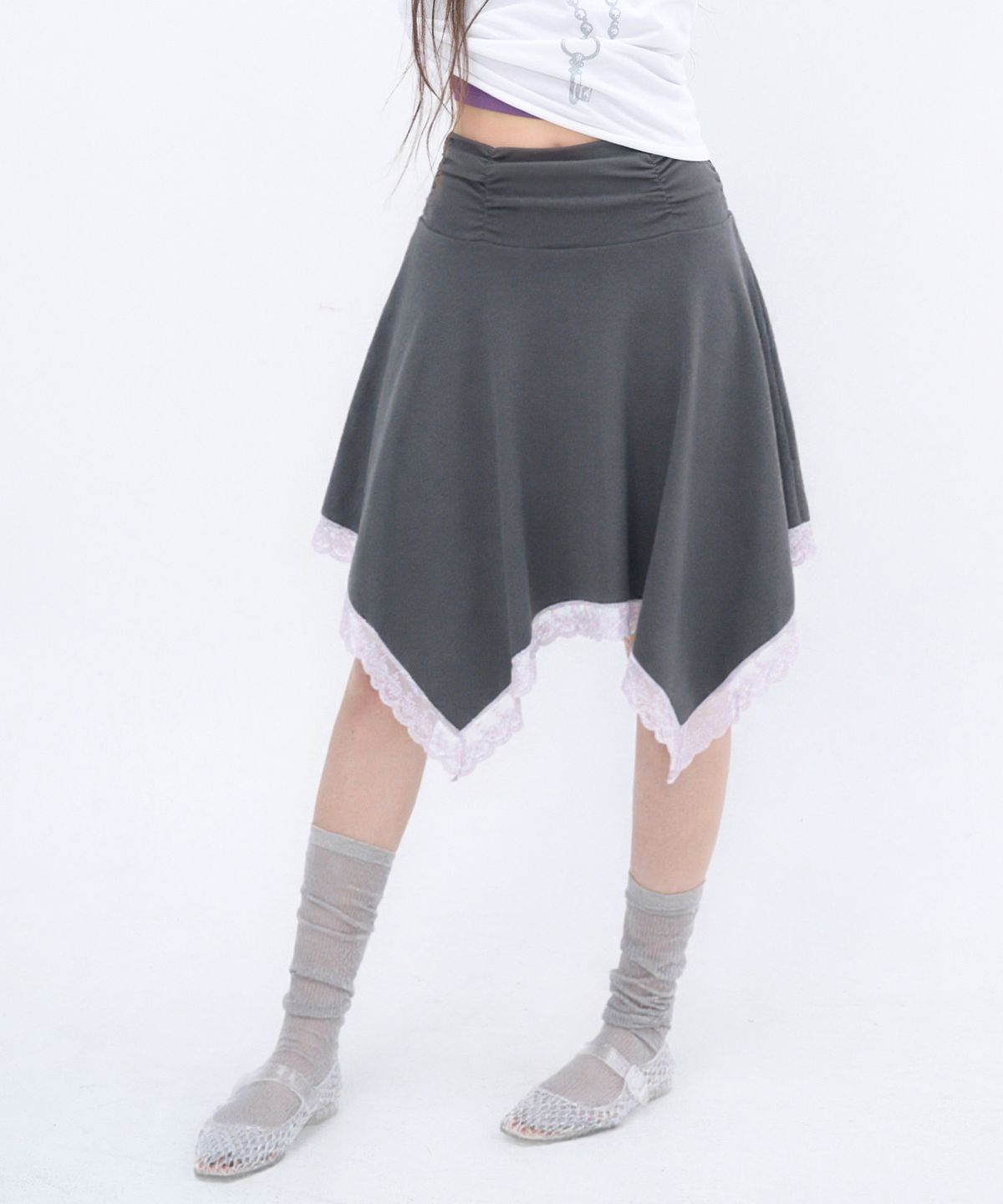 잇자바이브(ITZAVIBE) LACE POINT UNBALANCED SKIRT - CHARCOAL
