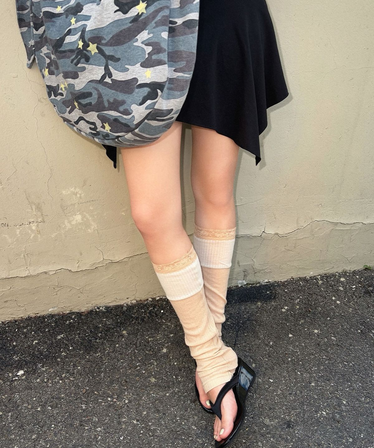 잇자바이브(ITZAVIBE) LACE LAYERED OPEN TOE SOCKS - APRICOT