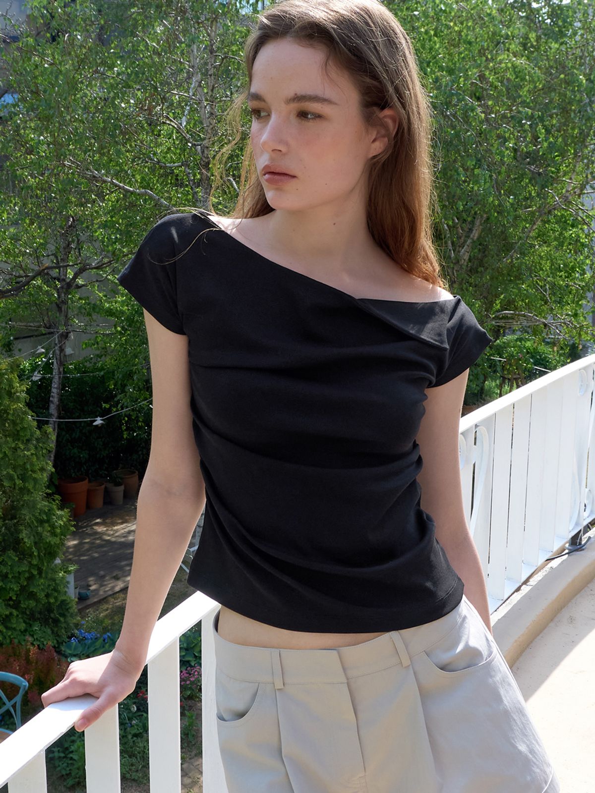 에트몽(ETMON) Off Shirring T-Shirt, Black