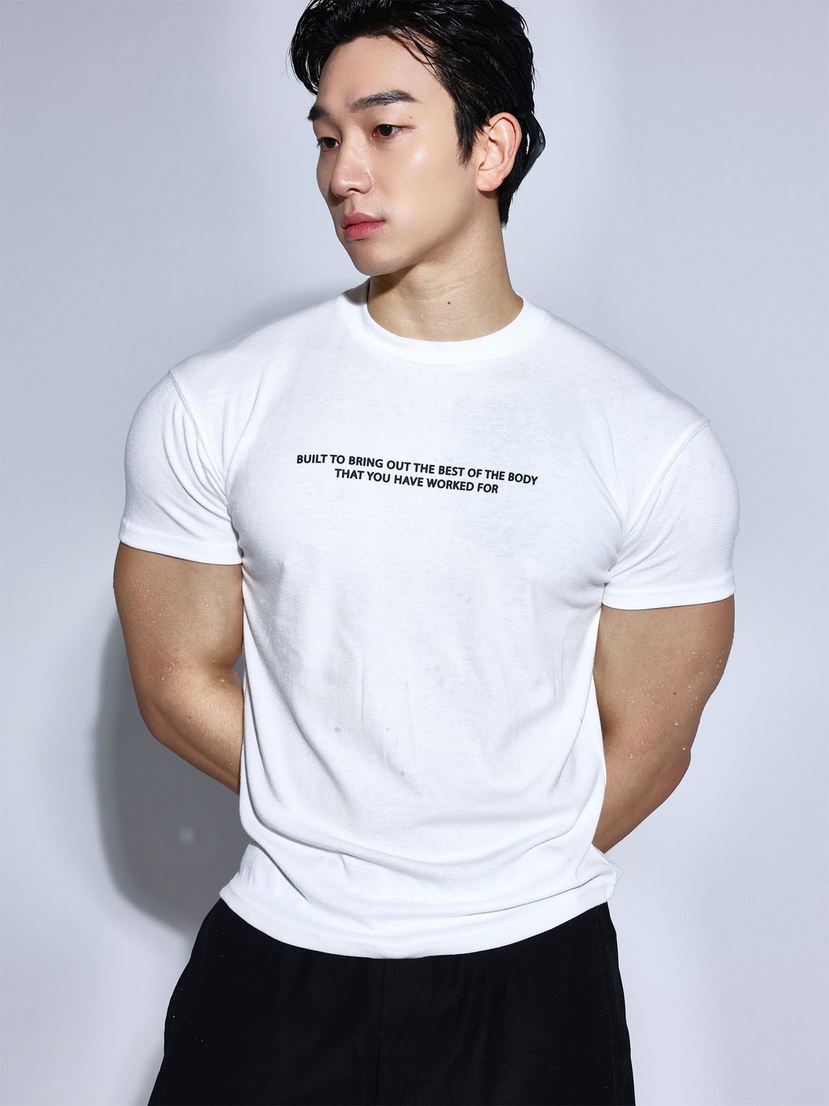 핸틀(HENTLE) 바디 시그니처핏 티셔츠 화이트(블랙 로고)