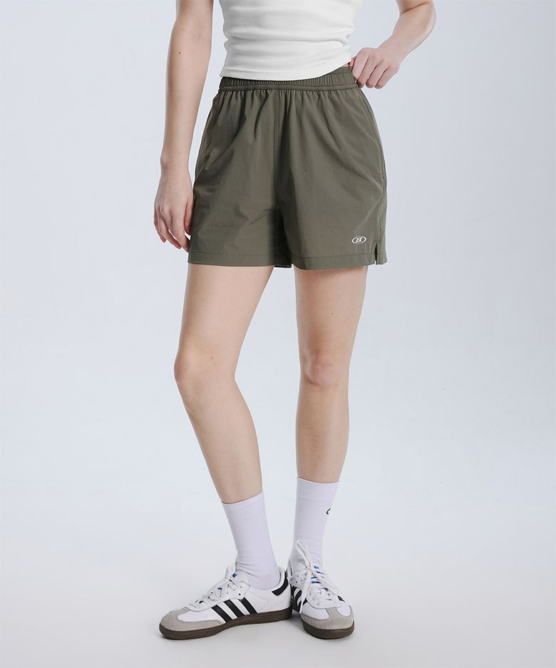 W SYMBOL B ESSENTIAL ACTIVE SHORTS [KHAKI]