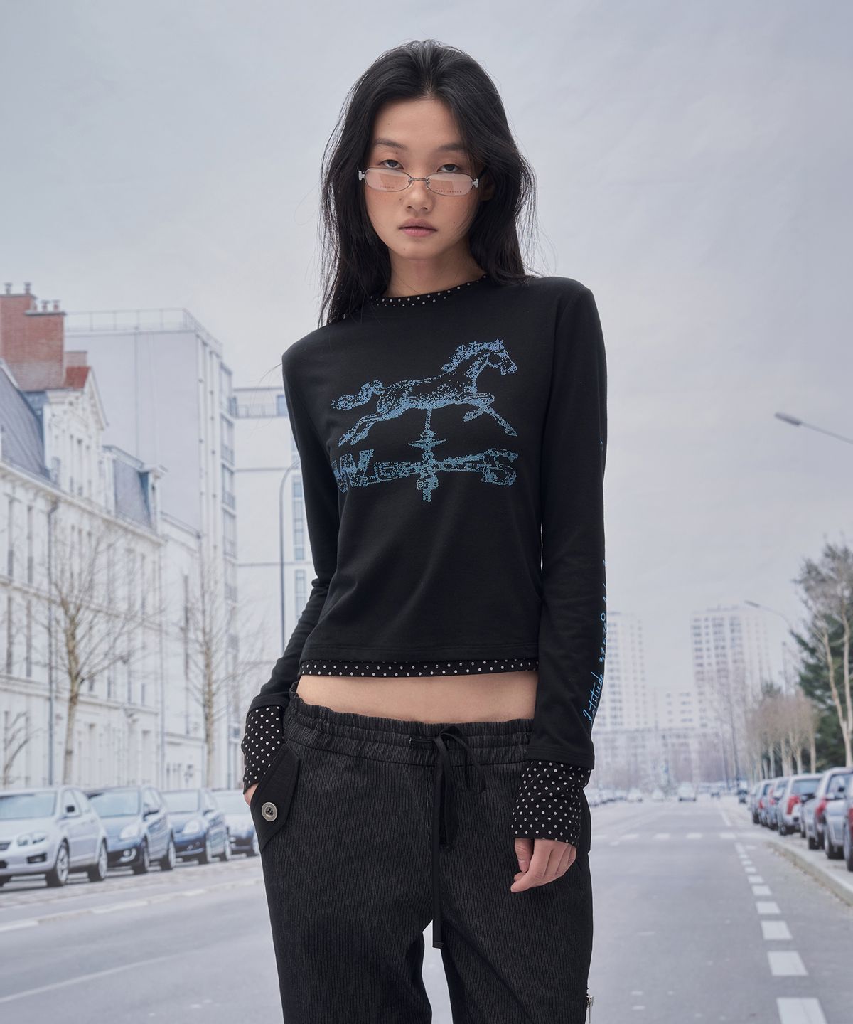 솜속(SOMSOC) HORSE VANE LAYERED LONG SLEEVE _BLACK