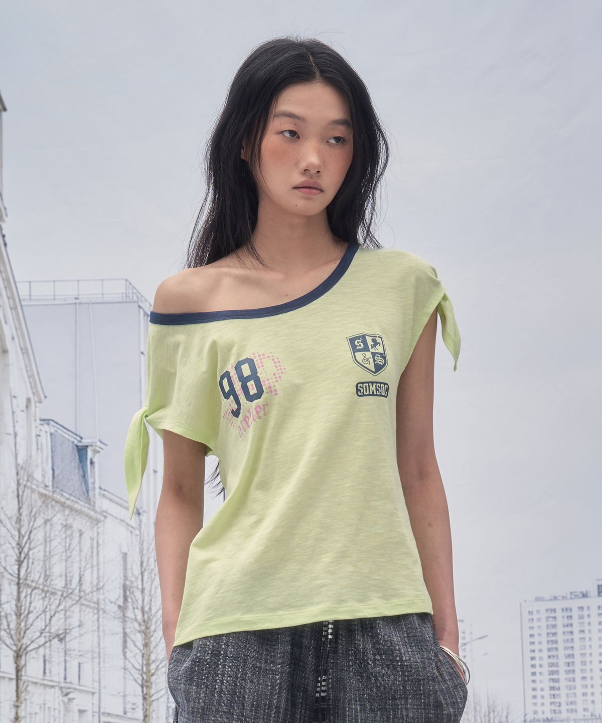 솜속(SOMSOC) RICO EMBLEM TIED TOP_LIME