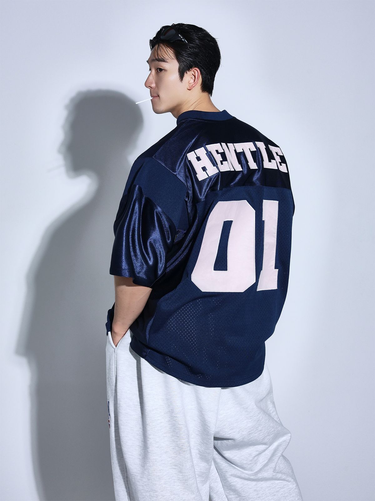 핸틀(HENTLE) 와이드 숄더 럭비 저지 티셔츠(네이비-핑크)