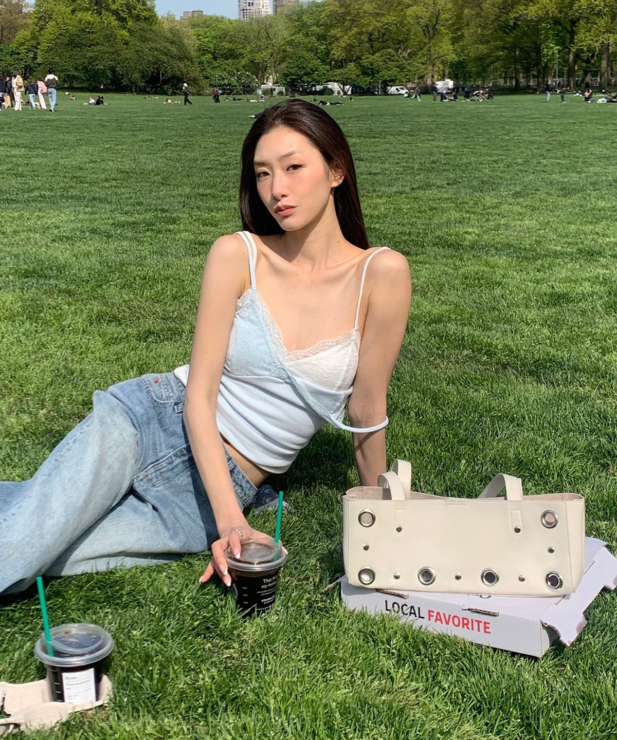 히어리(HEEARI) 헤이즈 아일렛 레더 미니 백_아이보리