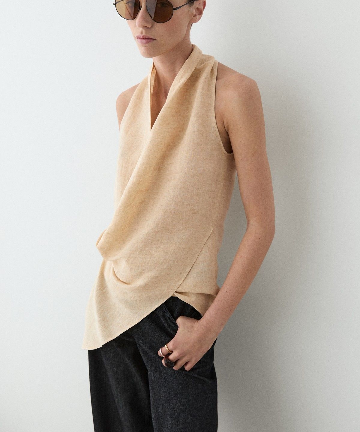 마시모두띠(MASSIMO DUTTI) 리넨 블렌드 드레이프 홀터넥 탑