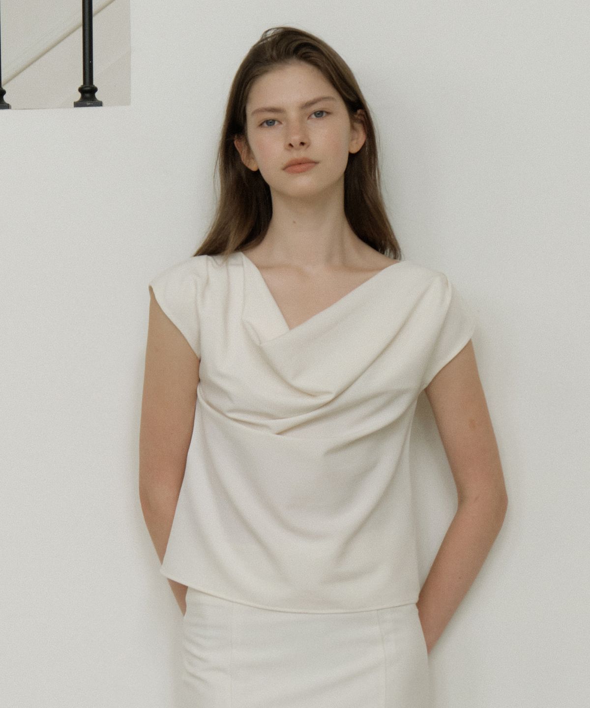리올그(REORG) GIR DRAPE HALF BLOUSE IVORY