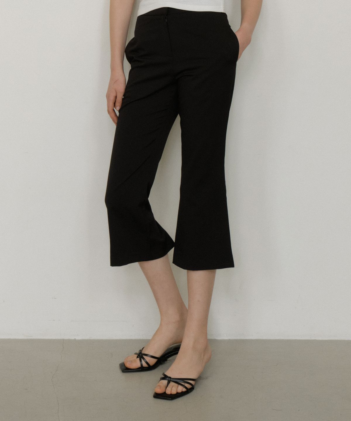 리올그(REORG) GIR CAPRI PANTS BLACK