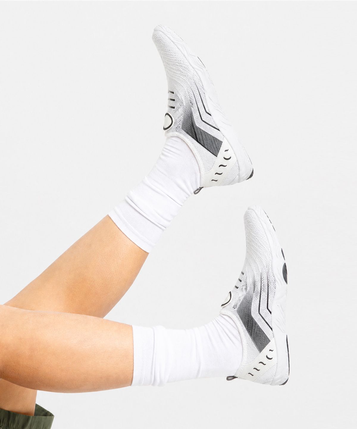 비에스큐티바이클래시(BSQT by Classy) GO119 코니 아쿠아 워터 매쉬 슬립온 운동화 화이트