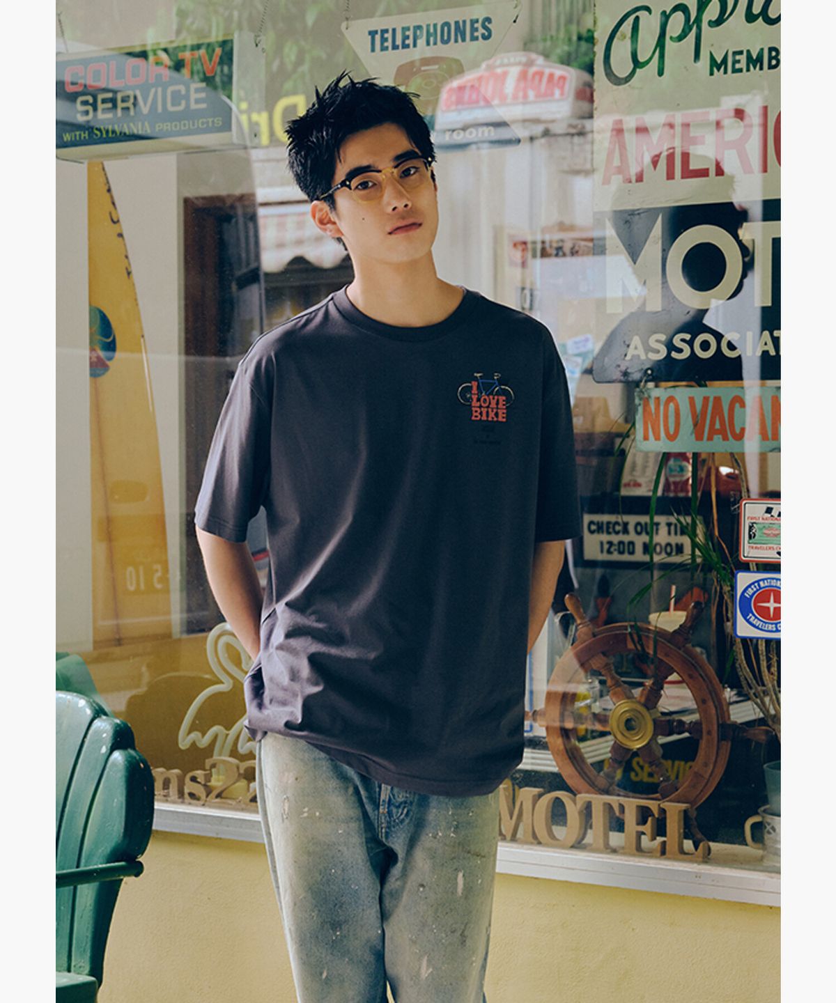 르꼬끄(LECOQ) Uncle Rinne 유니 코튼 백그래픽 반팔티 - 그레이 QR323LRS71