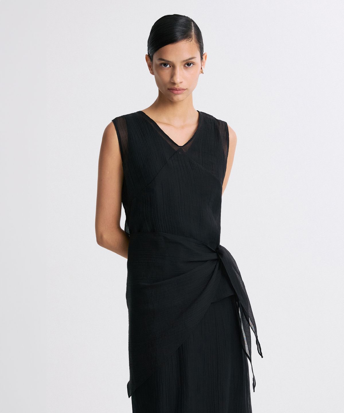 리이(RE RHEE) LAYERED DETAIL SHEER SLEEVELESS TOP BLACK