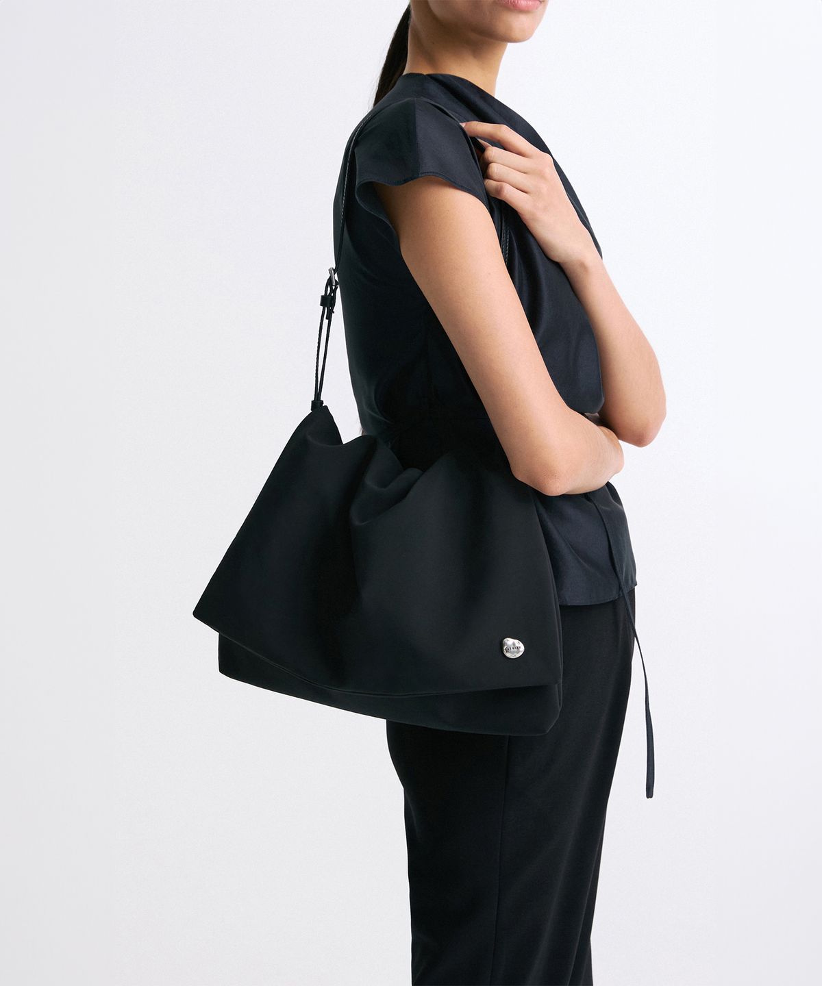 리이(RE RHEE) PADDED SHOULDER BAG BLACK