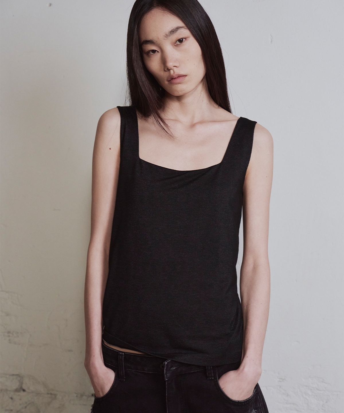 웨니오(VENIO) 미니멀 스퀘어 나시_2color