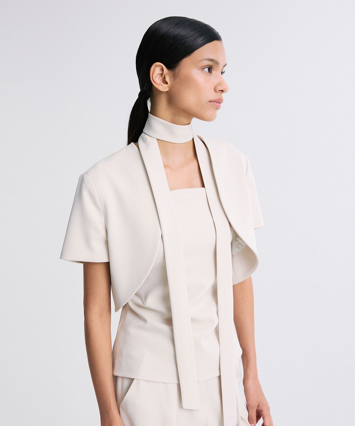 리이(RE RHEE) BOLERO HALF SLEEVED CROPPED JACKET CREAM